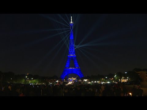 Hoe Laat Gaan De Lichten Aan Op De Eiffeltoren?